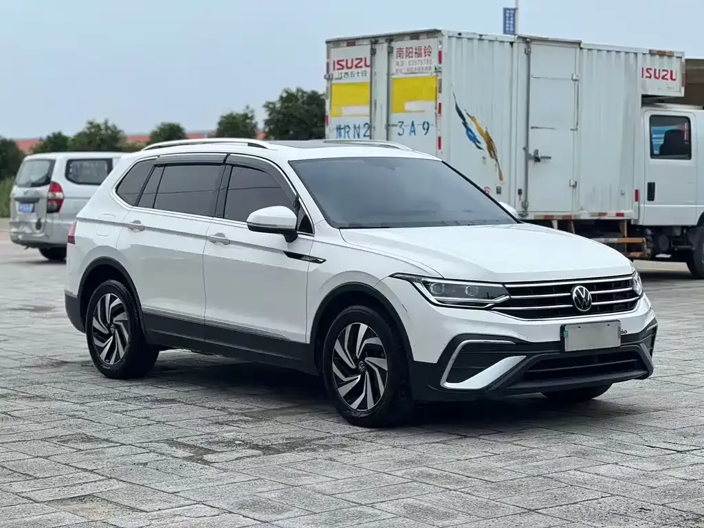 Volkswagen Tiguan L — фото 5