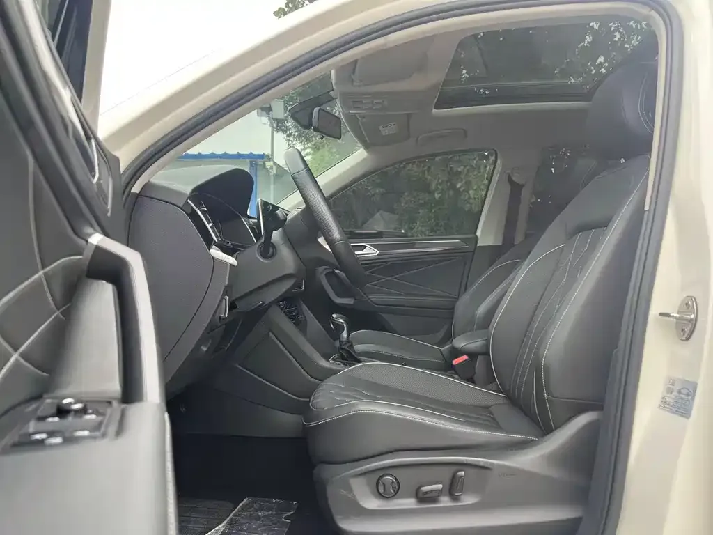 Volkswagen Tiguan L — фото 2