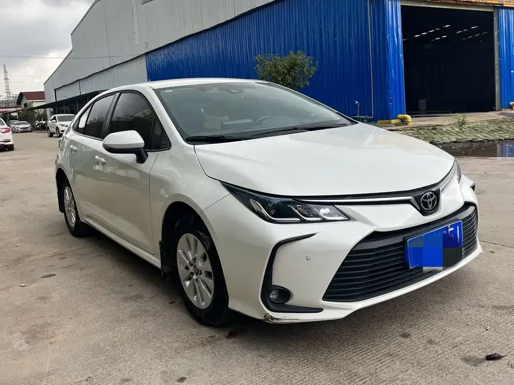 Toyota Corolla — фото 1