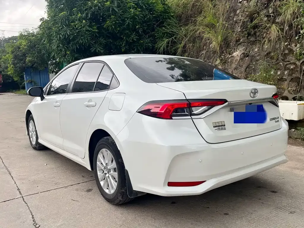 Toyota Corolla — фото 5