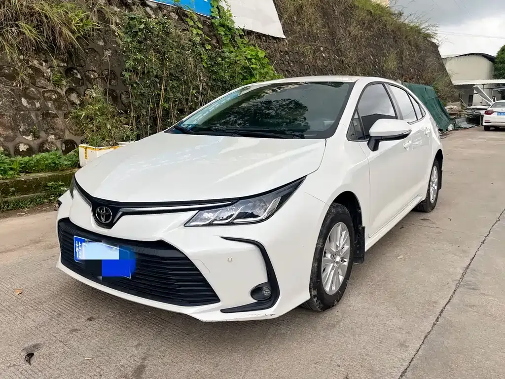 Toyota Corolla — фото 10
