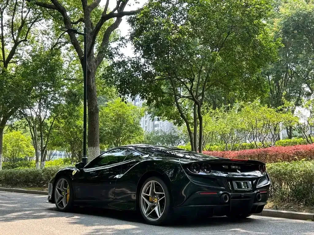 Ferrari F8 — фото 6