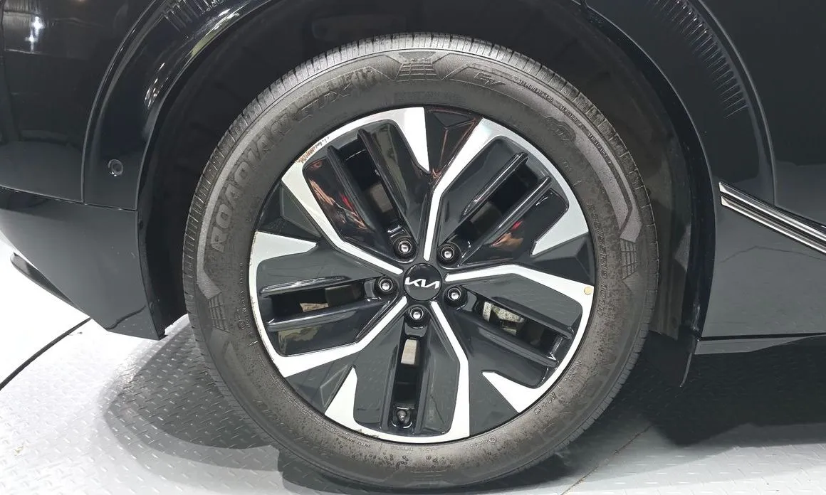 Kia EV6 — фото 8