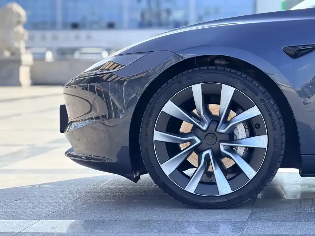 Tesla Model 3 — фото 5