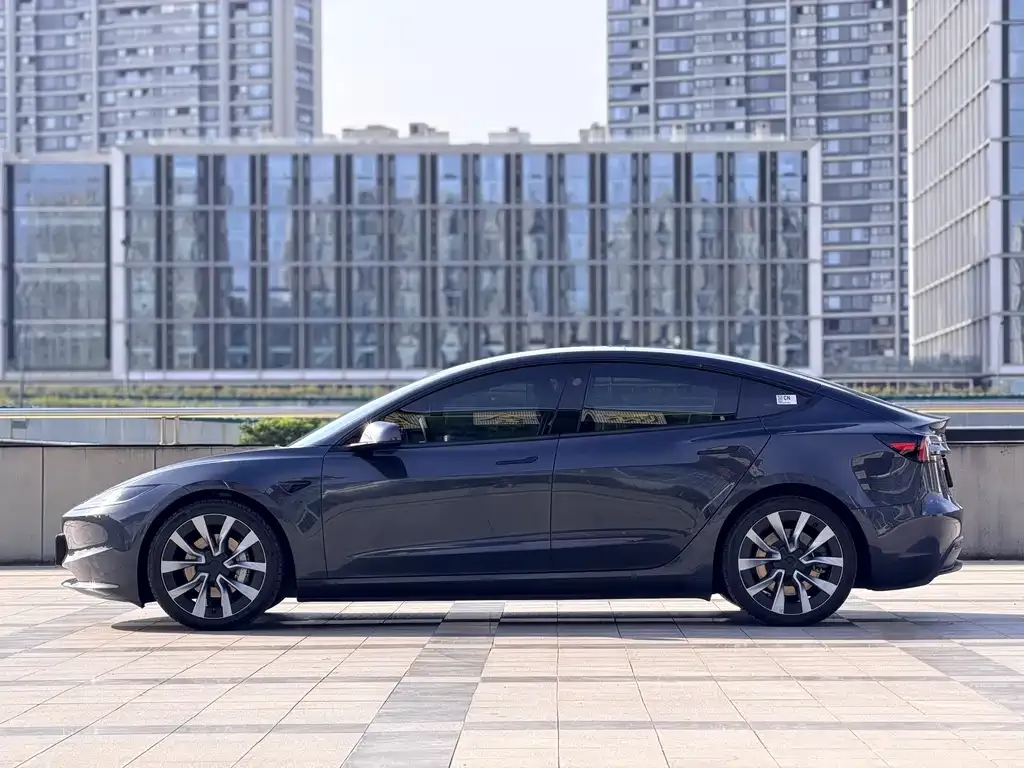 Tesla Model 3 — фото 4