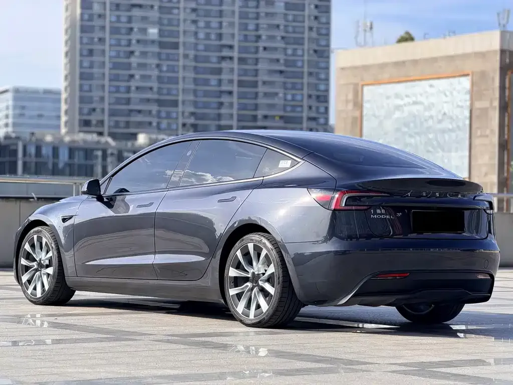 Tesla Model 3 — фото 3