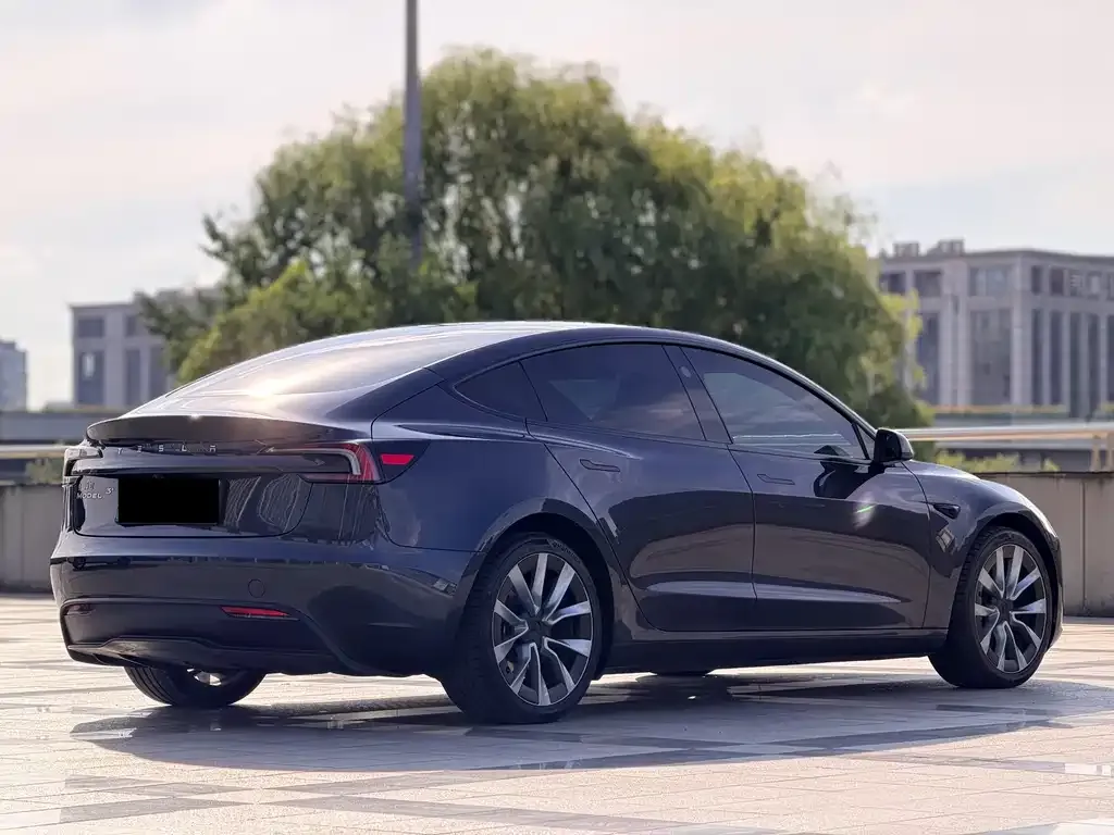 Tesla Model 3 — фото 10