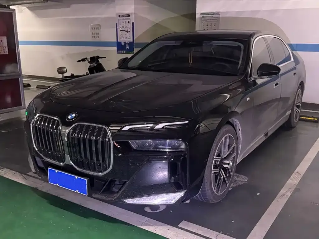 BMW 7 Series — фото 1
