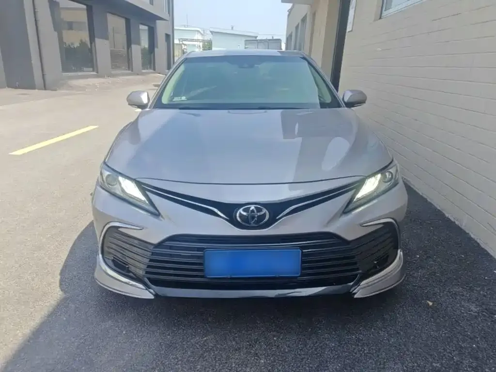 Toyota Camry — фото 2