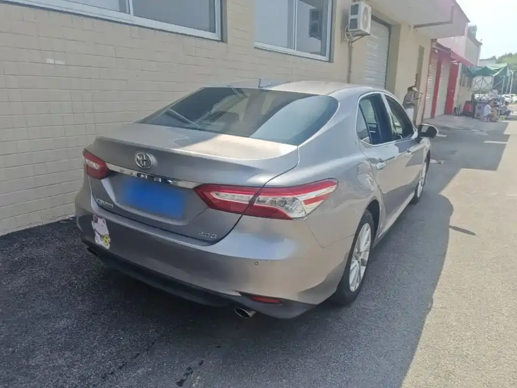 Toyota Camry — фото 6