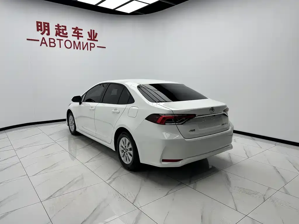 Toyota Corolla — фото 8