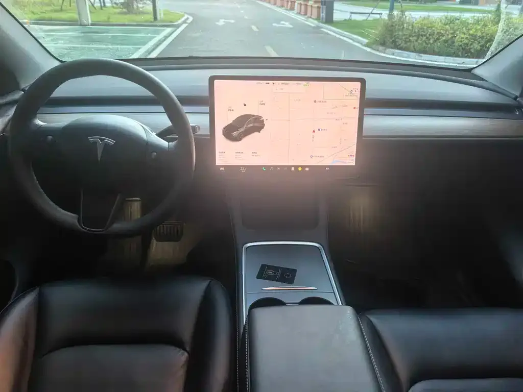 Tesla Model Y — фото 2