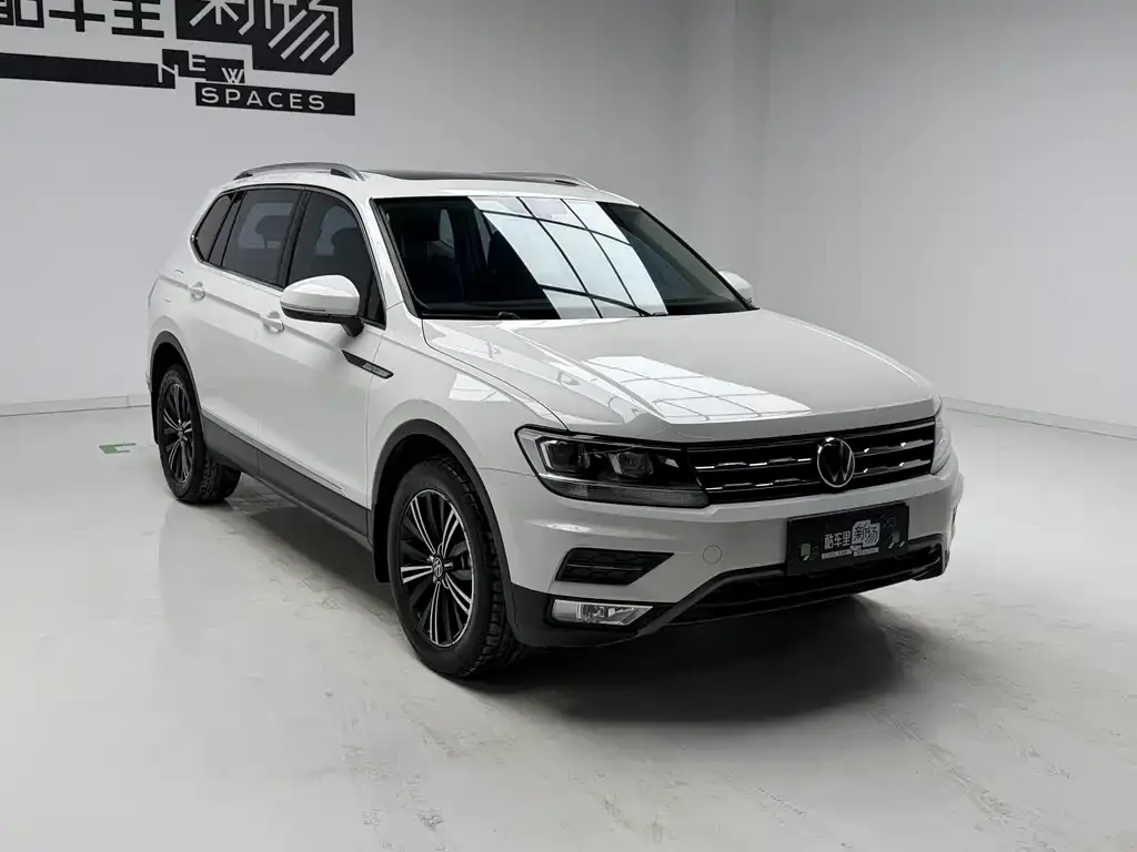 Volkswagen Tiguan L — фото 7
