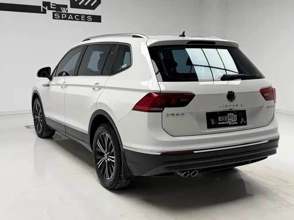 Volkswagen Tiguan L — фото 10
