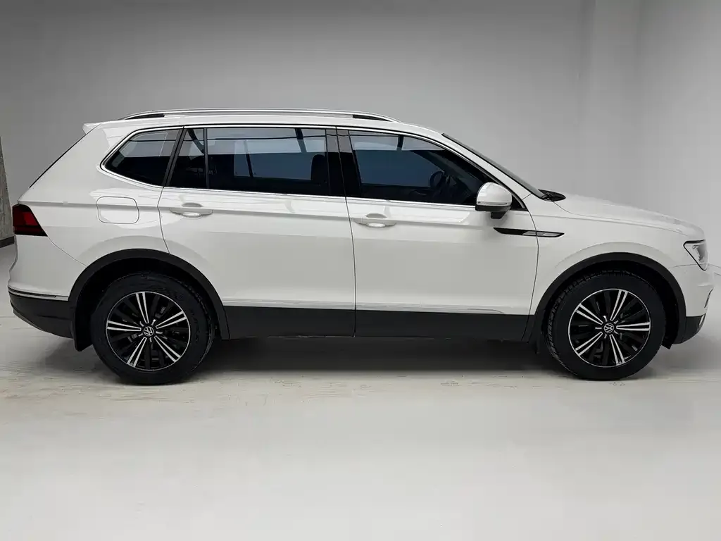Volkswagen Tiguan L — фото 5