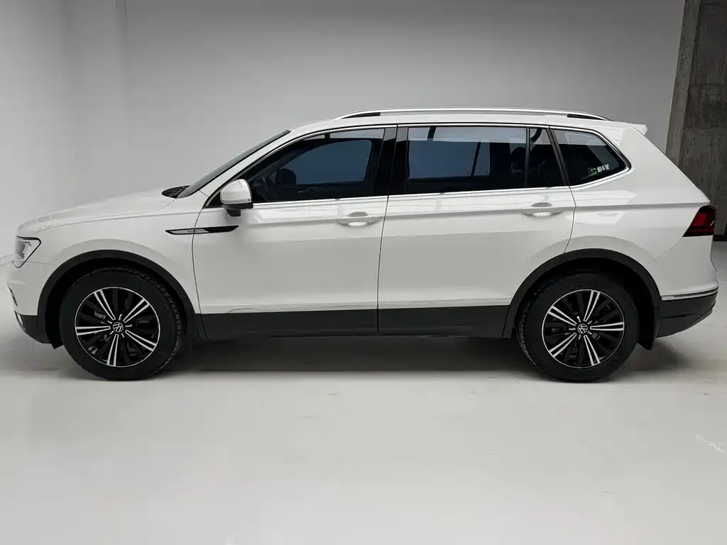 Volkswagen Tiguan L — фото 4