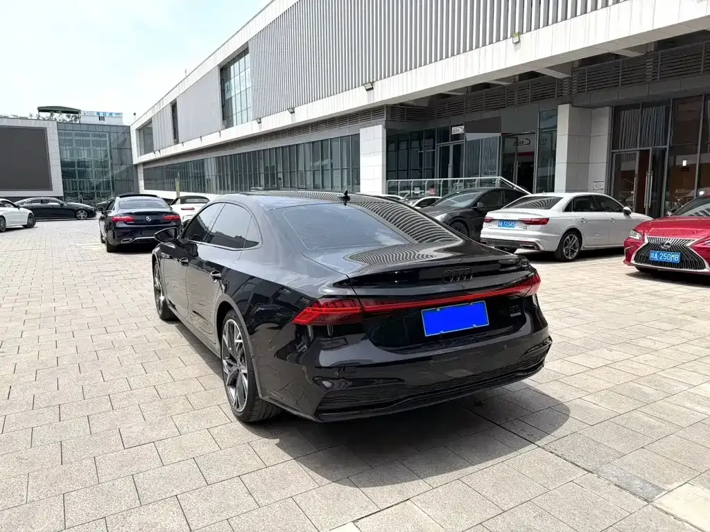 Audi A7L — фото 8