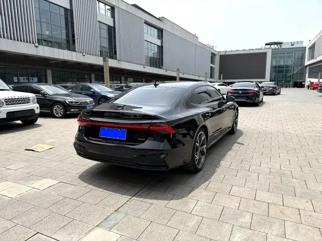 Audi A7L — фото 9
