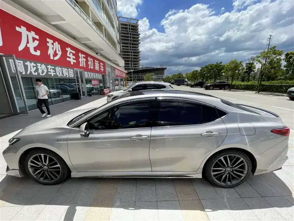 Toyota Camry — фото 4
