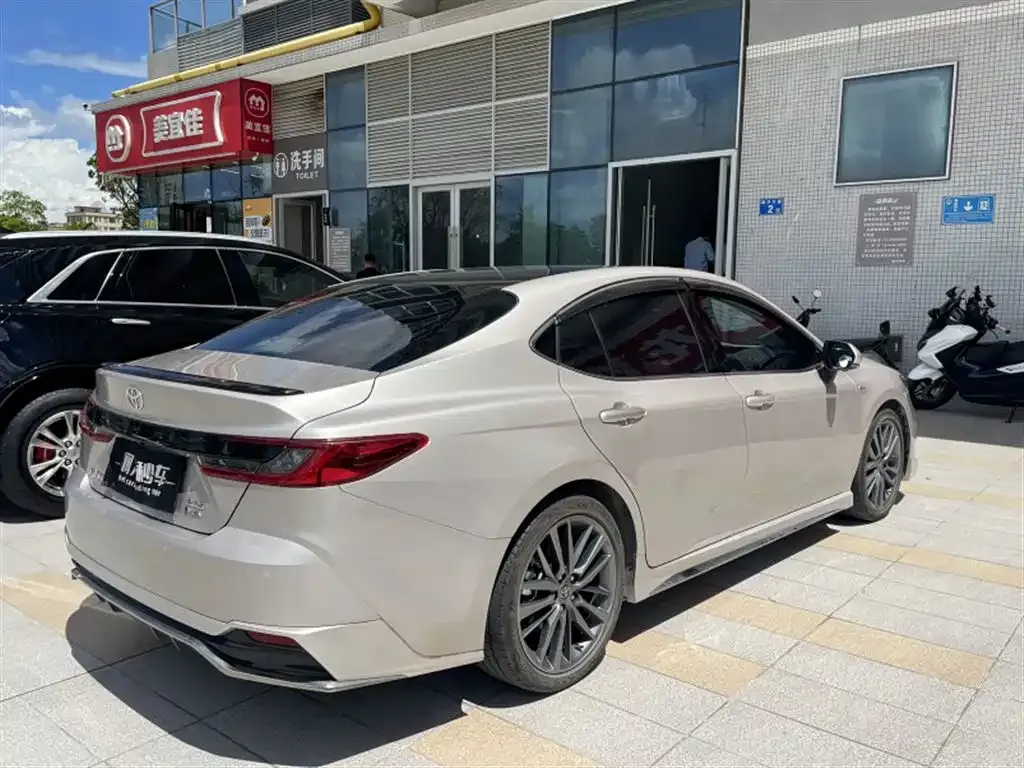 Toyota Camry — фото 6