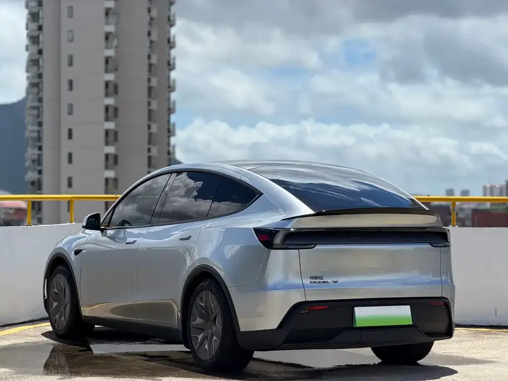 Tesla Model Y L — фото 4