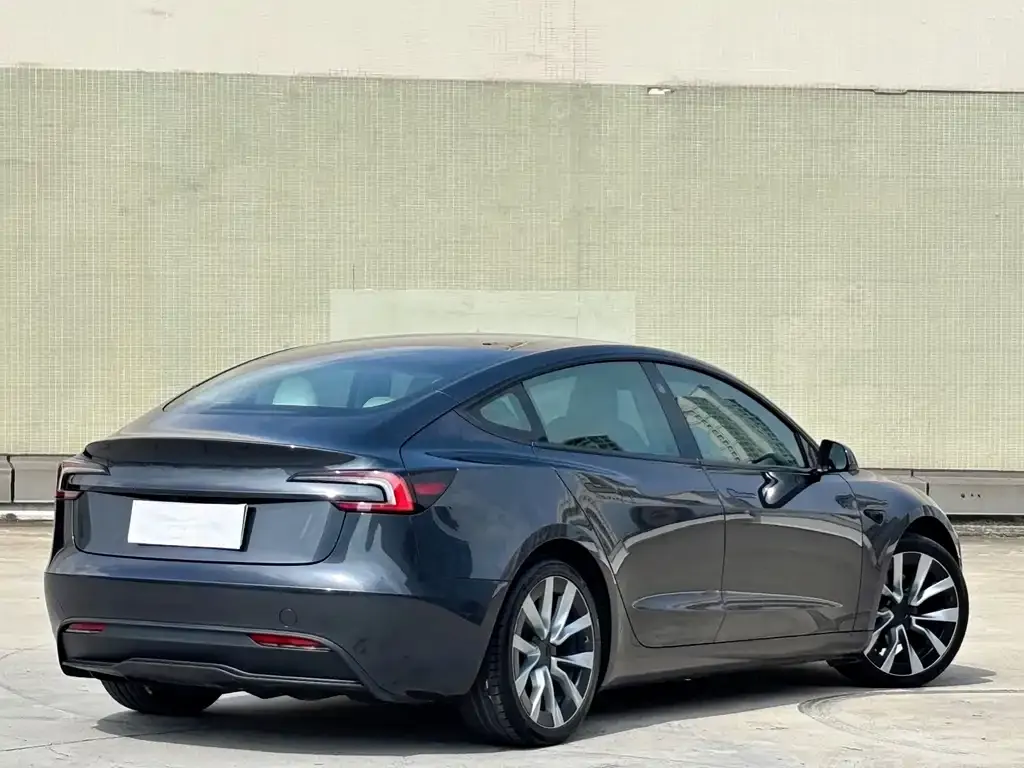 Tesla Model 3 — фото 9