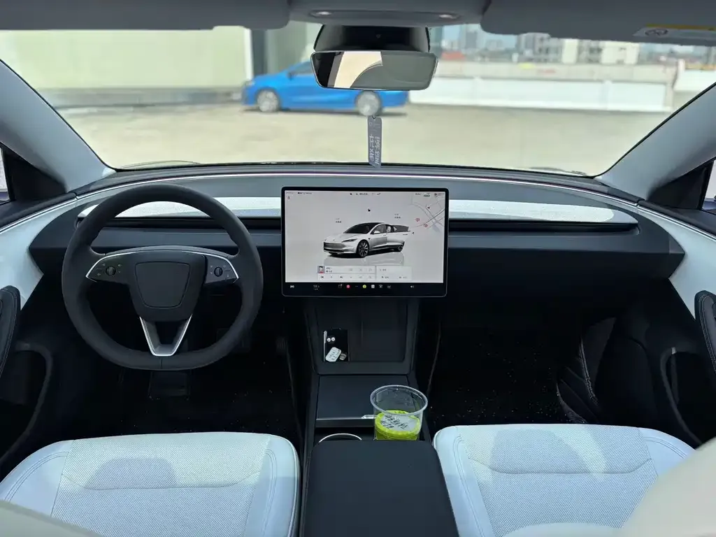 Tesla Model 3 — фото 10