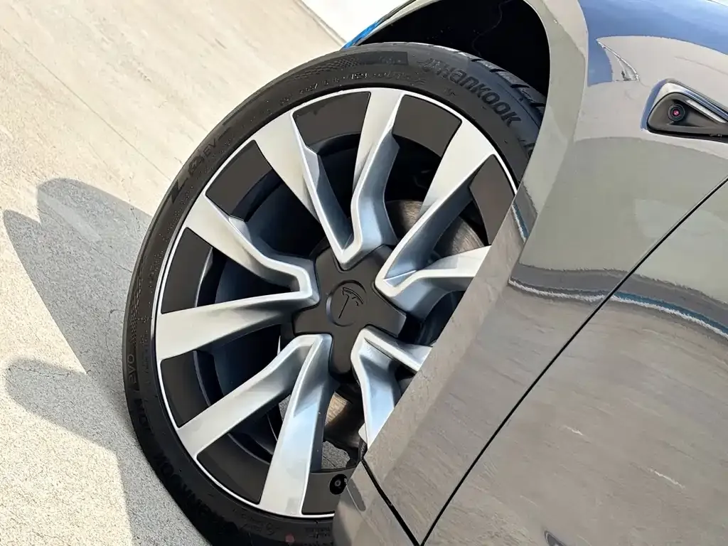 Tesla Model 3 — фото 8
