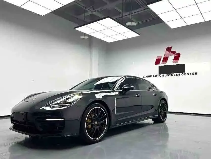Porsche Panamera — фото 1