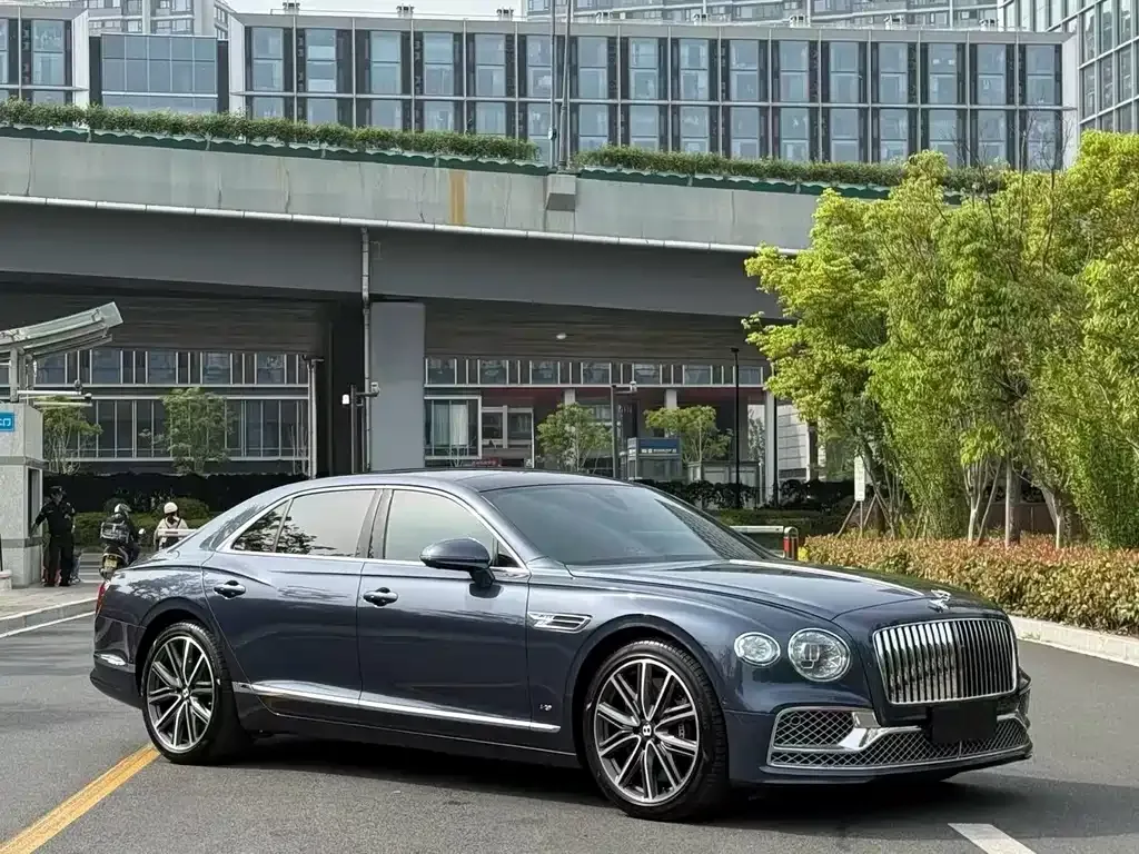 Bentley Flying Spur — фото 8