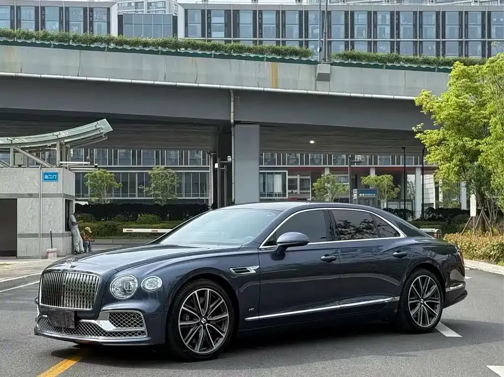 Bentley Flying Spur — фото 7
