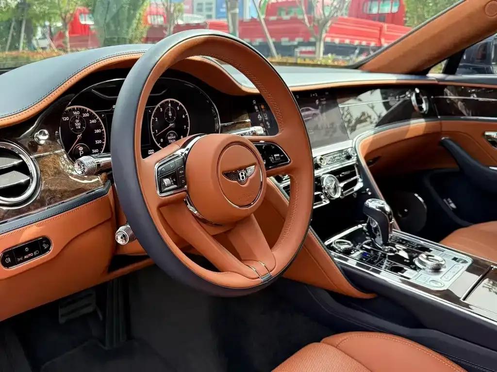 Bentley Flying Spur — фото 3