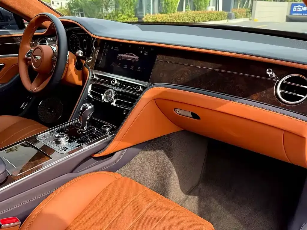Bentley Flying Spur — фото 4
