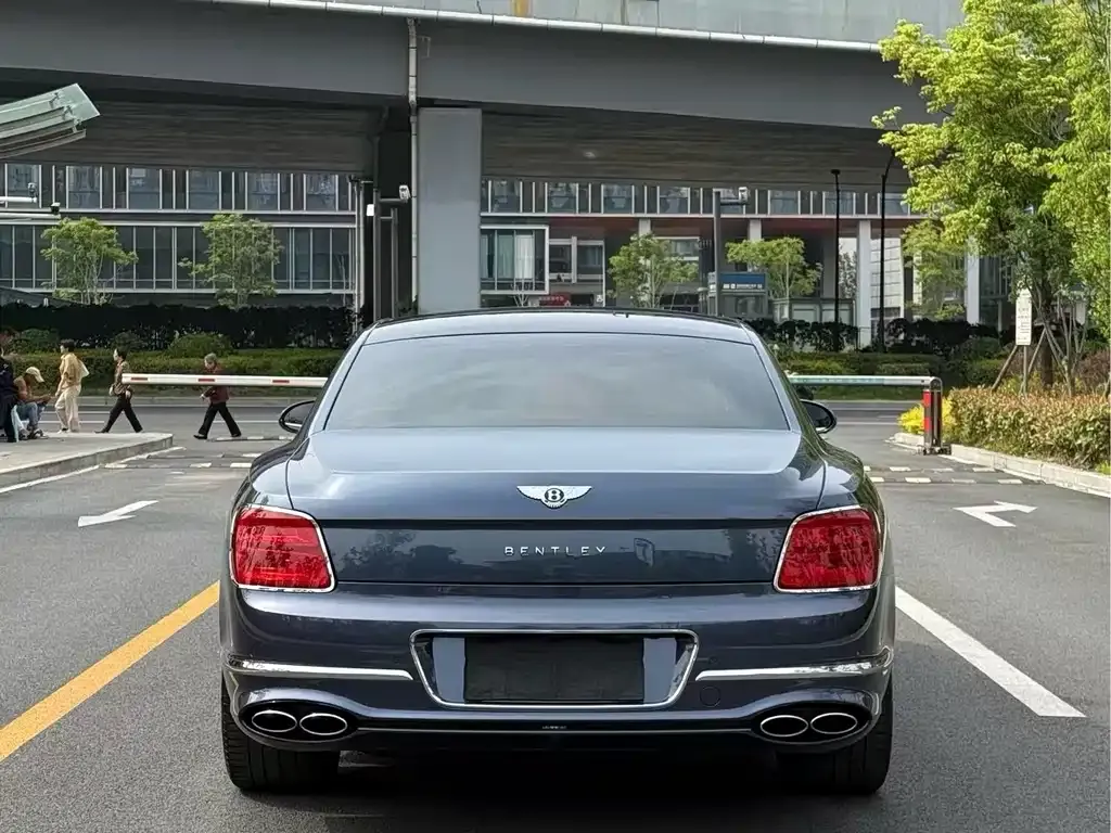 Bentley Flying Spur — фото 5
