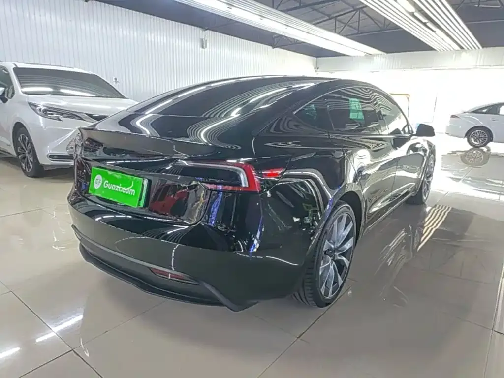 Tesla Model 3 — фото 5