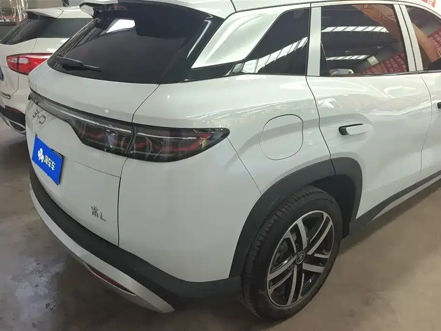 BYD L DM-i — фото 7