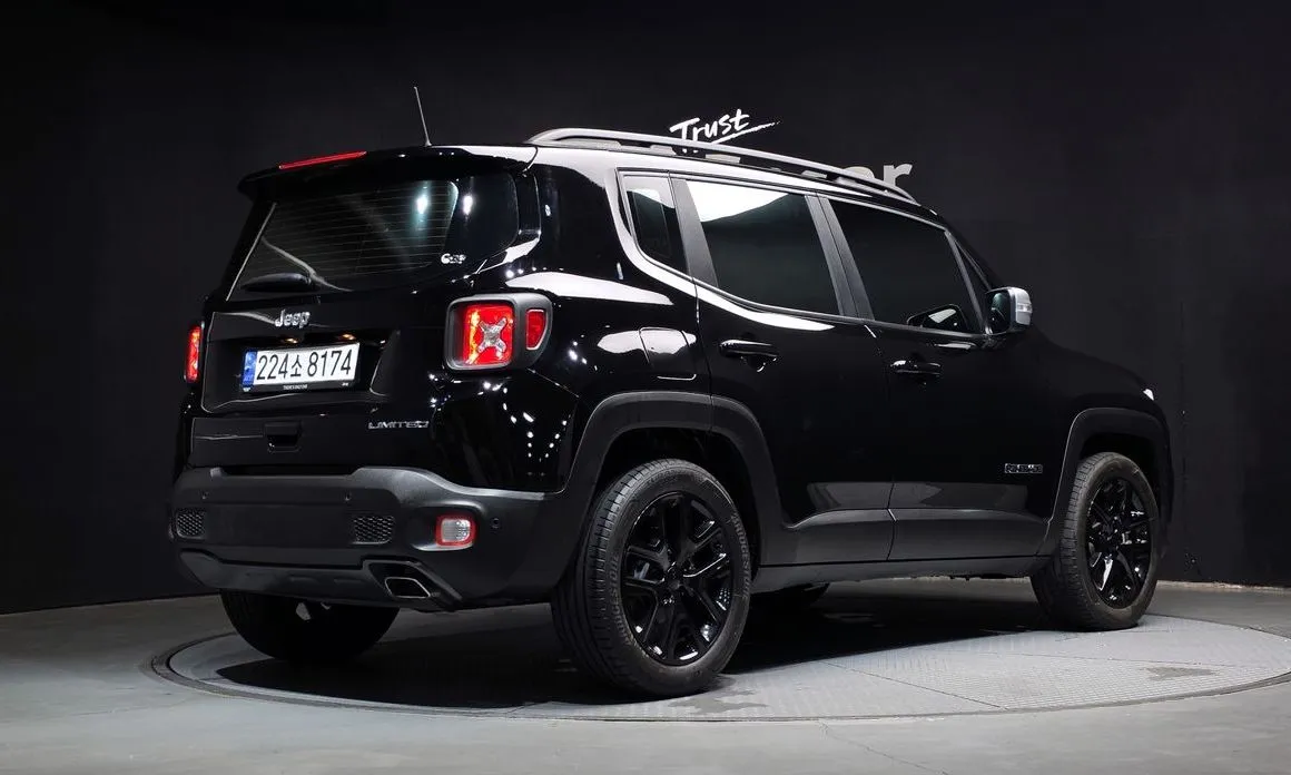 Jeep Renegade — фото 2