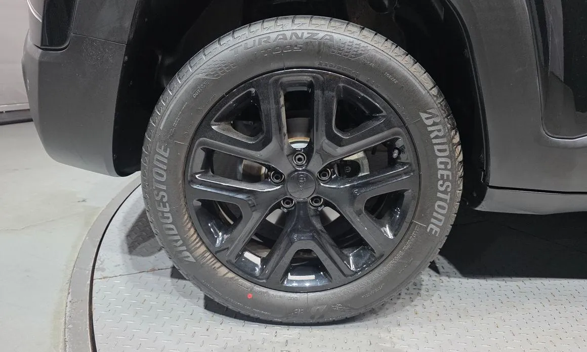 Jeep Renegade — фото 10