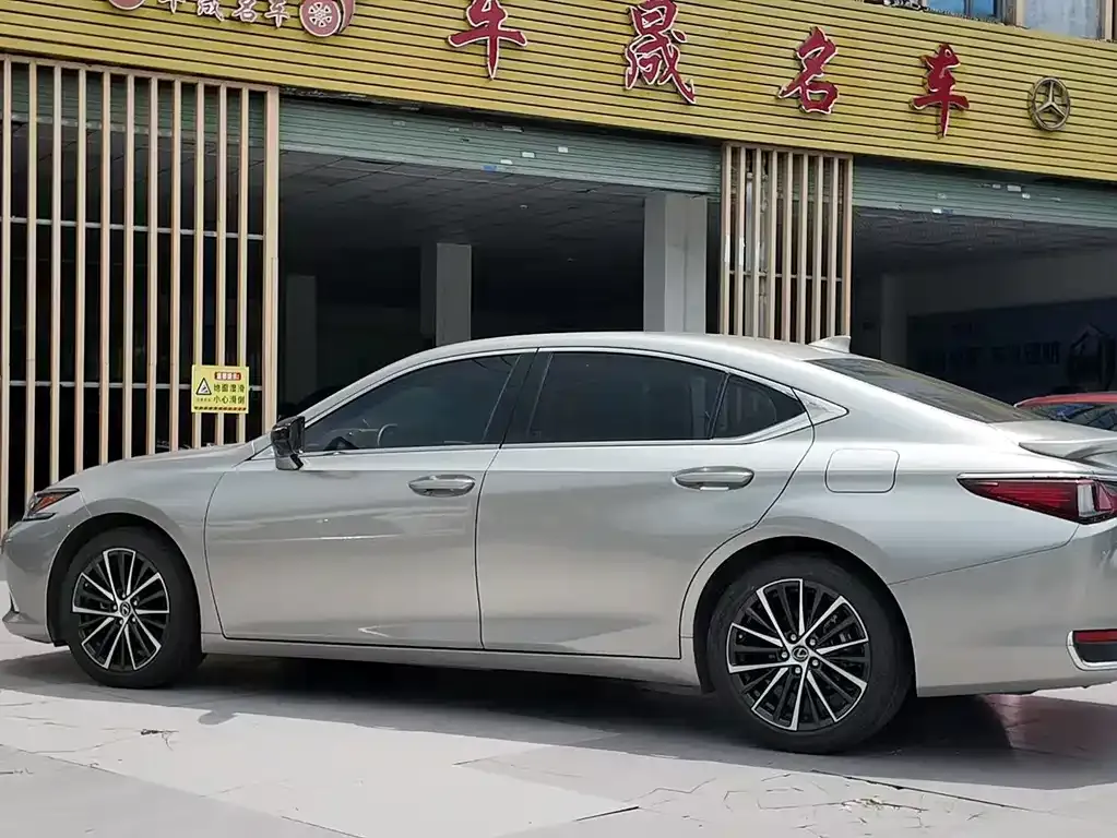 Lexus ES — фото 6