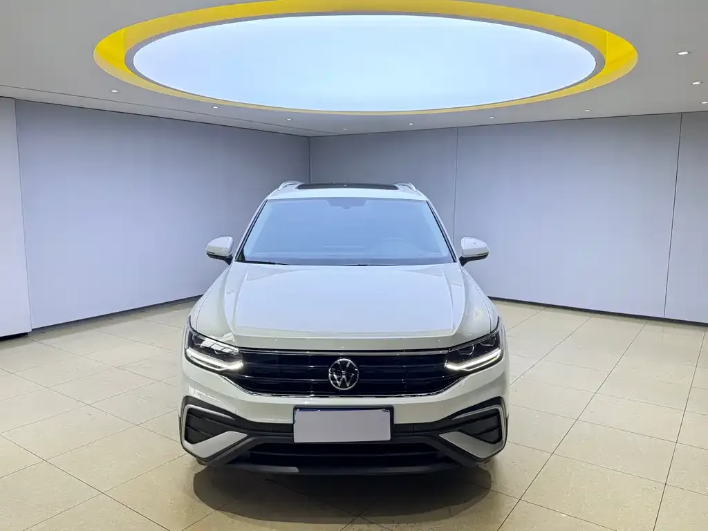 Volkswagen Tiguan L — фото 6