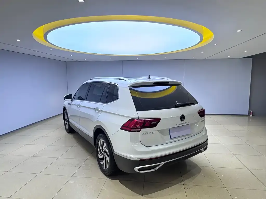 Volkswagen Tiguan L — фото 9