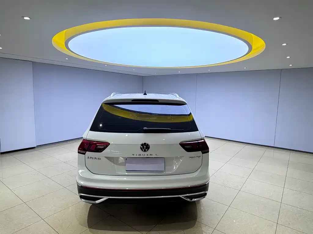 Volkswagen Tiguan L — фото 2