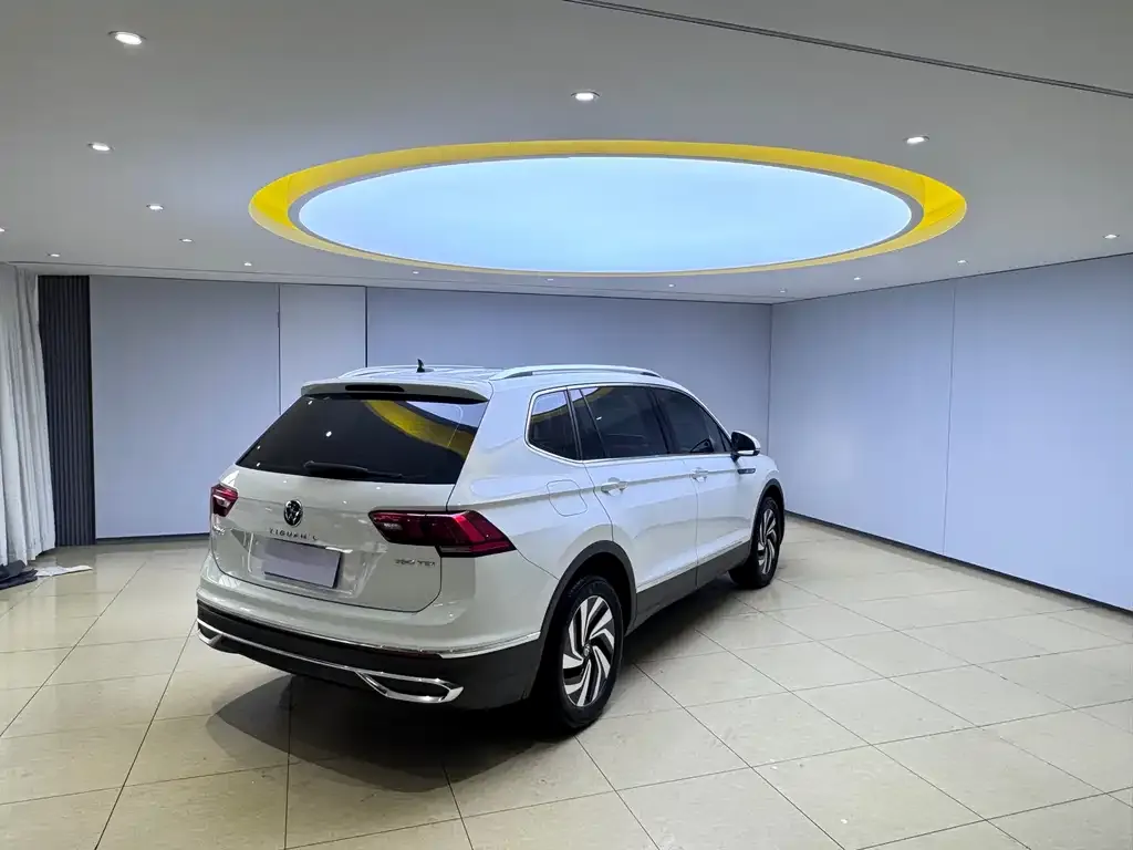 Volkswagen Tiguan L — фото 3