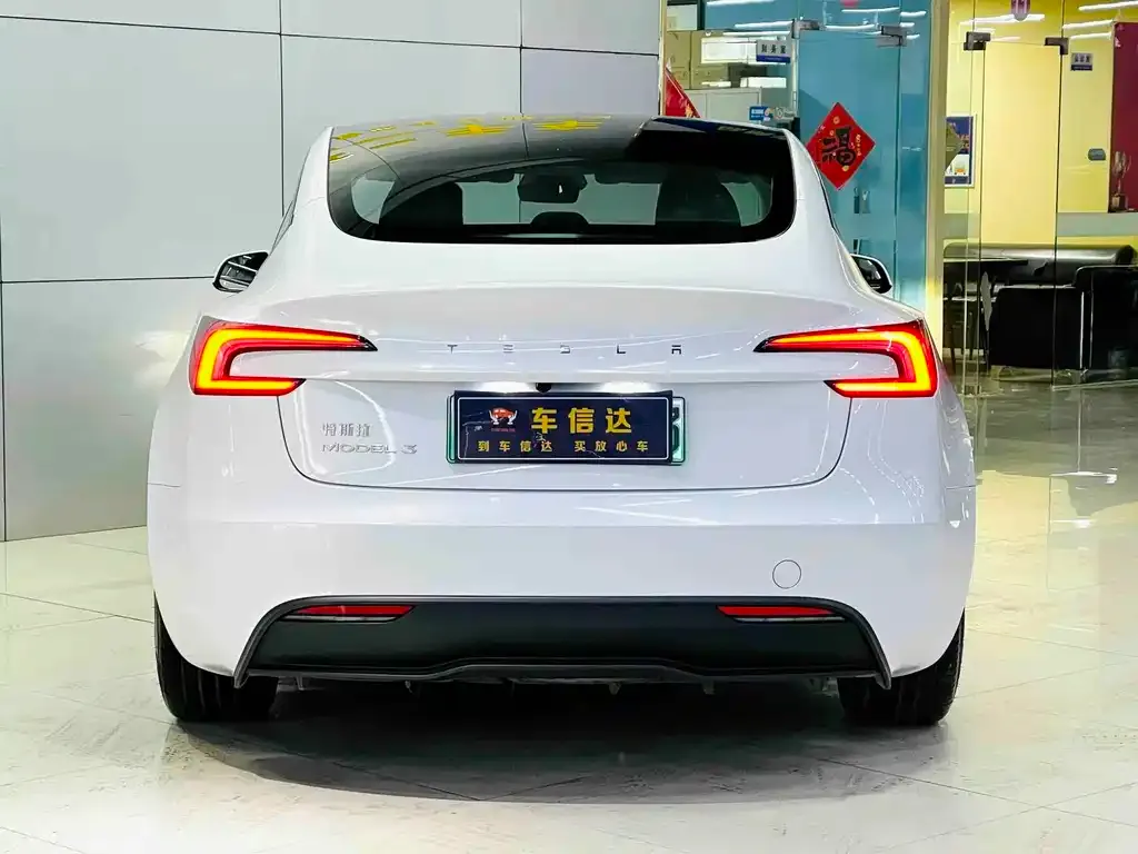 Tesla Model 3 — фото 3