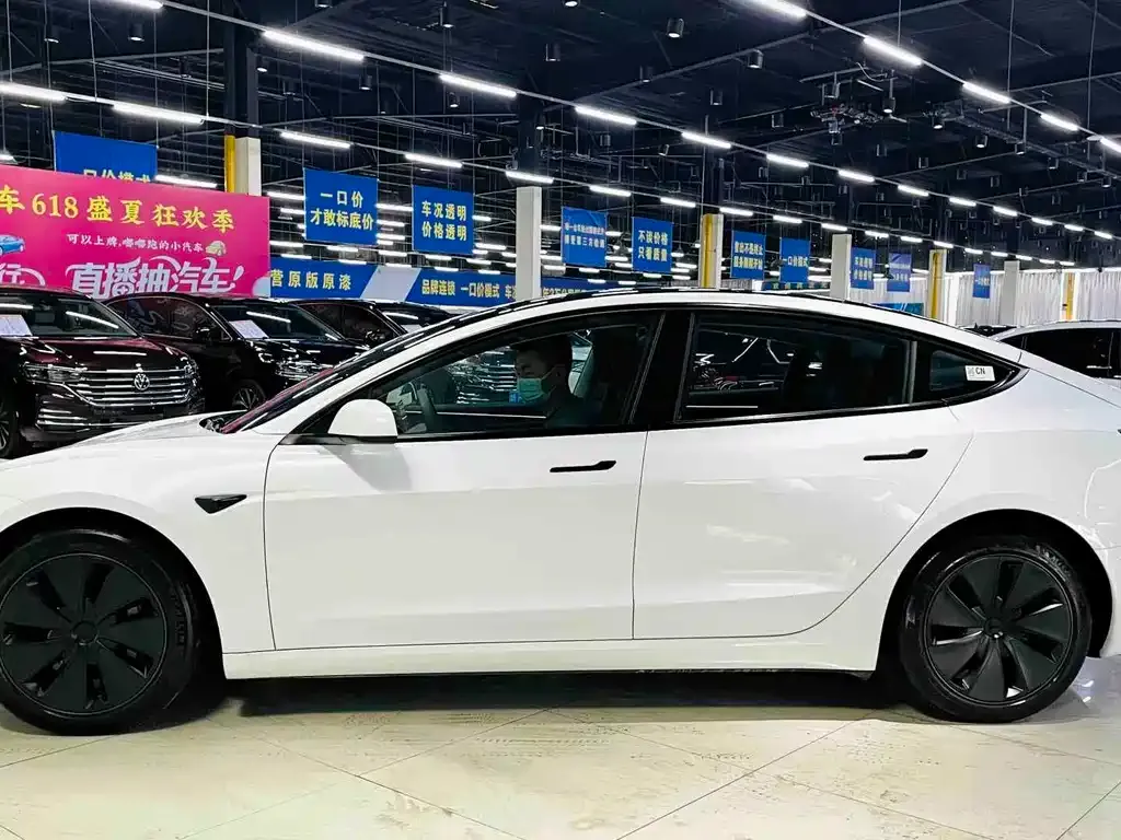 Tesla Model 3 — фото 4