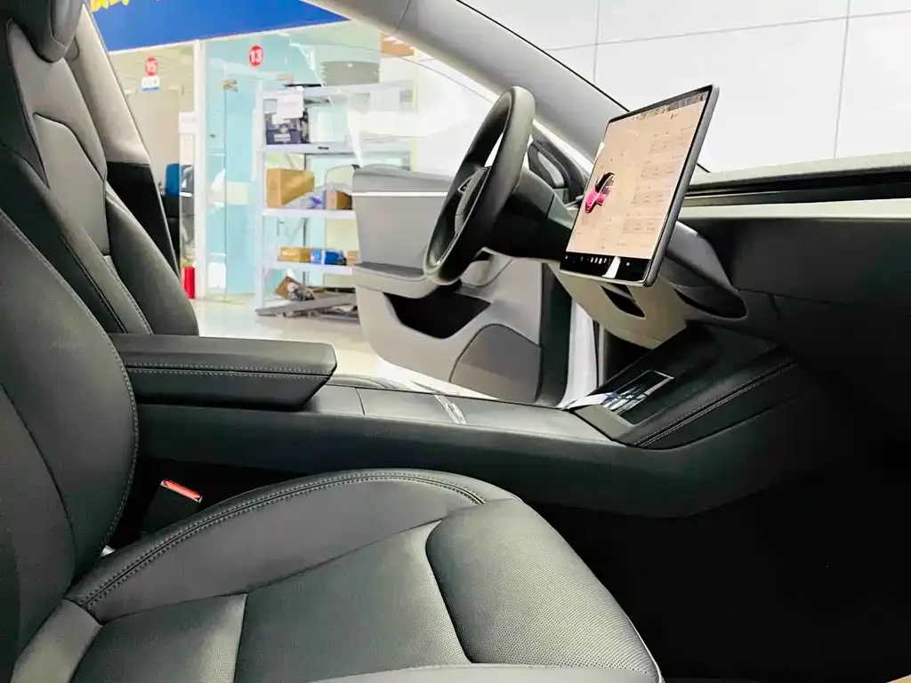 Tesla Model 3 — фото 2