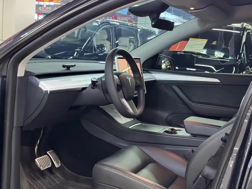 Tesla Model Y — фото 4