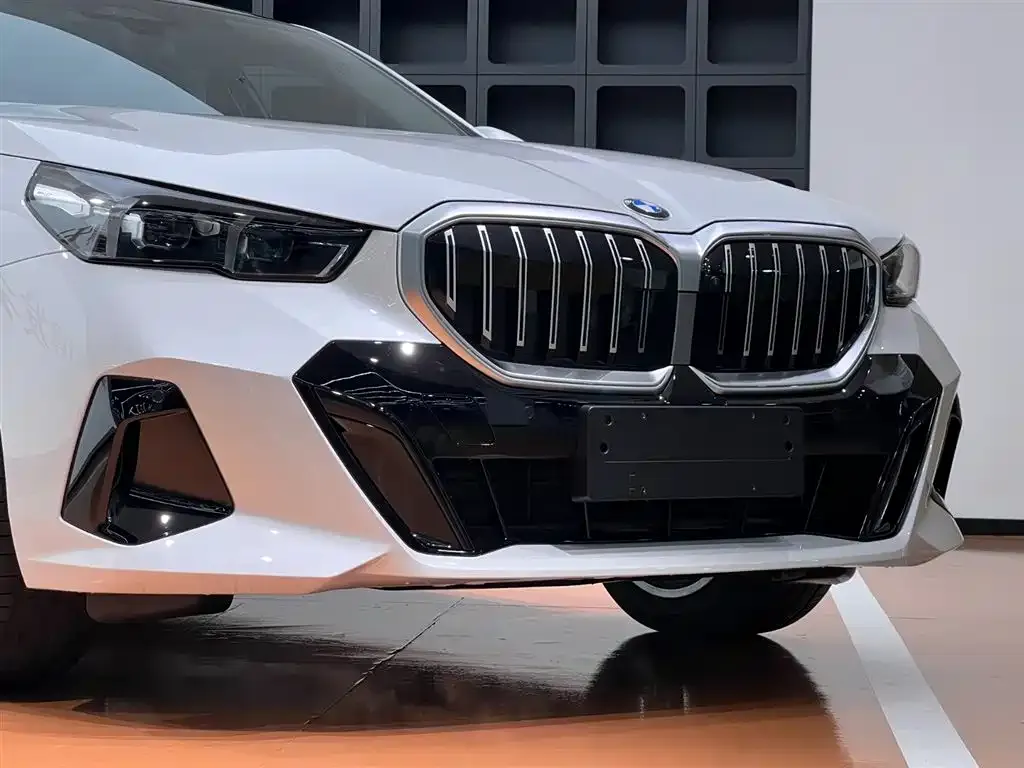 BMW 5 Series — фото 4