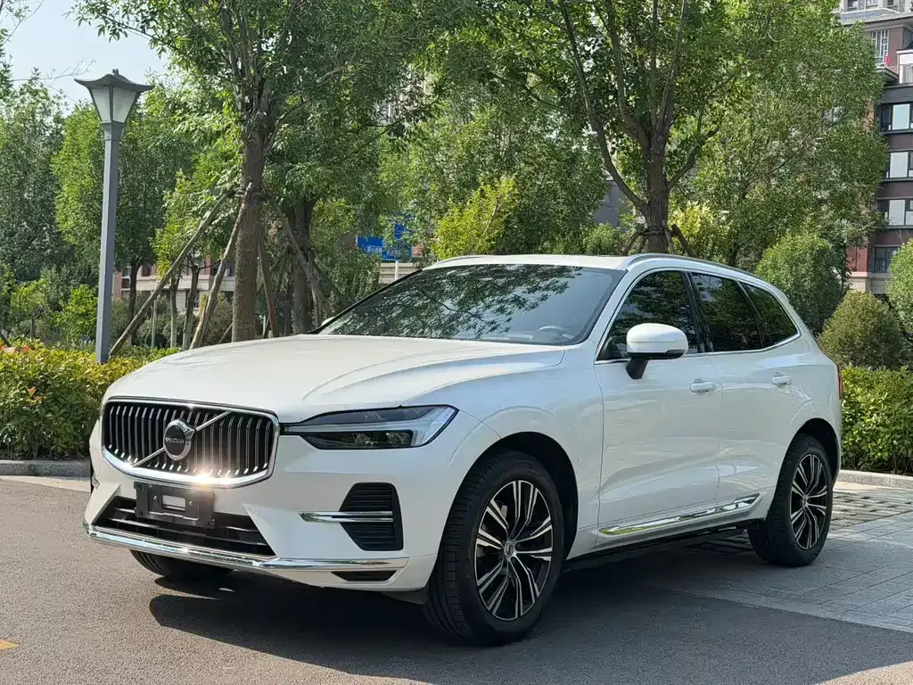 Volvo XC60 — фото 1