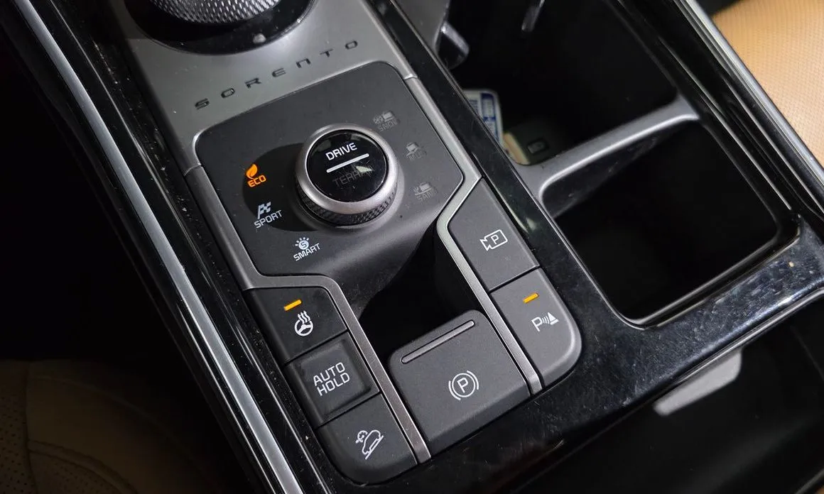Kia Sorento — фото 8